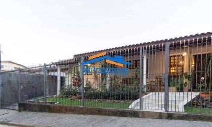 Casa Térrea com 3 Dormitórios sendo 1 Suíte - Parque Continental