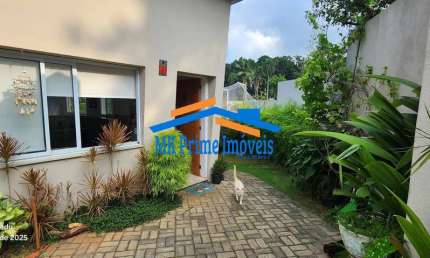 Vende casa de Condomínio, 04 Quartos, sendo 01 Suíte e 350m²  - COTIA.