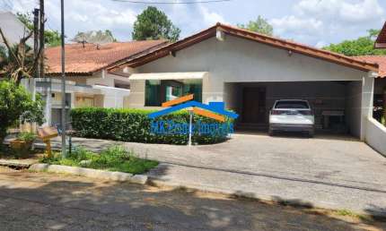 Sobrado com 3 Suítes/ 2 Dormitórios - 4 Vagas - Piscina