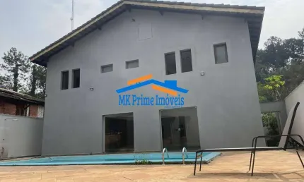 Encantadora Casa no Cond. Gramado com 3 Suítes - Cotia/SP.
