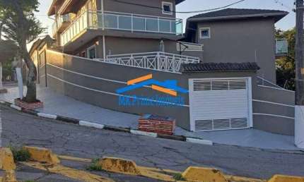 Sobrado com 3 Quartos, Piscina e 5 Vagas de Garagem - Bela Vista/Osasco