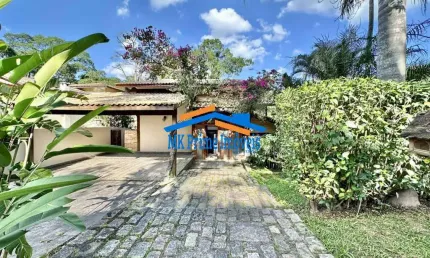 Cond Aldeia da Fazendinha - 5 dorms / 3 stes. Voltada p/ área preservação!
