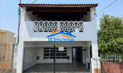 Sobrado com 3 quartos sendo 1 suíte e 2 vagas - imóvel reformado.