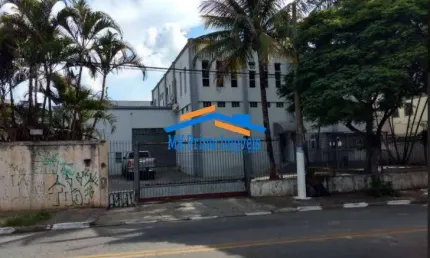 Galpão 440 mts de Área Construída mais 260 mts de escritório  16 vagas