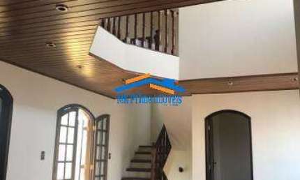 Sobrado 256m² com 4 dormitórios sendo 1 suíte em Quitaúna