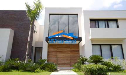 Magnífica Casa em Alphaville com Projeto Exclusivo de João Armentano.