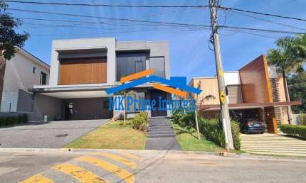 Casa com 4 Suítes, 4 Vagas e Linda Vista - Condomínio Campos do Conde.