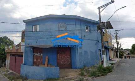 Oportunidade de Renda: Imóvel com 3 Casas e Salão Comercial - Bela Vista.