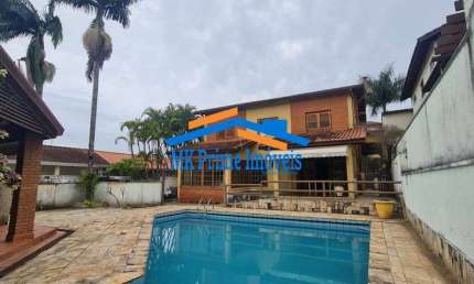 Linda casa em Condomínio 615m² com 3 dormitórios no Nova Higienopolis!!