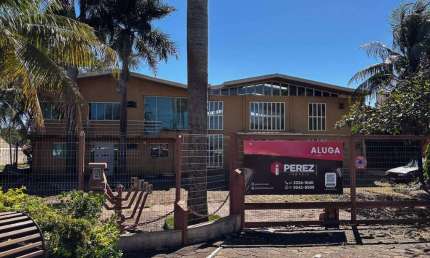 Galpão com duplo acesso localizado na Av. Duque de Caxias e R. Joaquim Vieira de Almeida