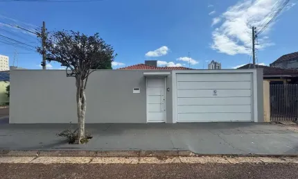 Casa com 3 quartos à venda na Rua Brasil, Monte Castelo, Campo Grande