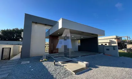 Excelente oportunidade de adquirir sua casa moderna e segura no Condomínio Vilas do Porto, em São Francisco do Sul-SC!