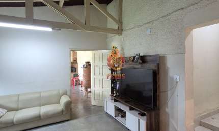 Chácara à venda de 63 mil m² com 3 casas em Capela do Alto/SP