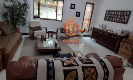 Espaçosa Casa Sobrado para Venda e Locação 6 Dormitórios, 3 Suítes na Vila Trujillo, Sorocaba/SP