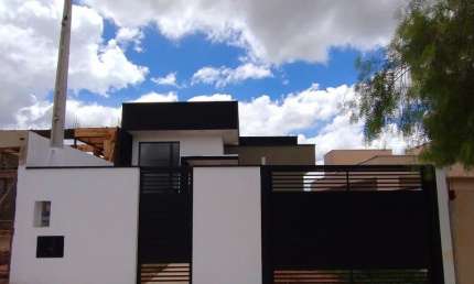 Linda  Casa Térrea  com 3 dormitórios Sendo  1 Suítes e 3 banheiros à Venda, 140 m²  no Bairro Morada dos Ypes  em  Boituva - SP