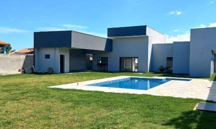 Linda Casa Térrea com 480m2 em Condomínio Fechado Green Ville  em  Boituva - SP.