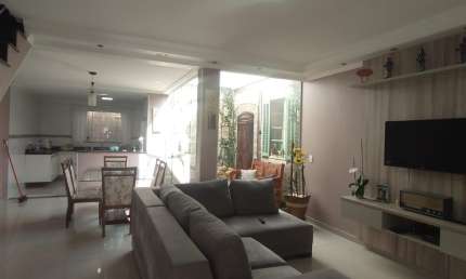 Lindo Sobrado com 03 Dormitórios  Sendo 1Suíte e 04 banheiros à Venda, 186 m²  no Bairro Alves Dias em São Bernardo do Campo - SP