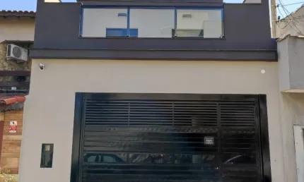 Lindo Sobrado com 03 Dormitórios Sendo  01 Suítes e 03 banheiros à Venda, 140m²  na  Vila Floresta  em Santo André - SP