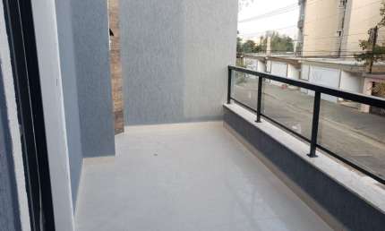 Lindo Sobrado com 02 Dormitórios Sendo  02 Suítes e 03 banheiros à Venda, 140m²  na  Vila Gilda  em Santo André - SP