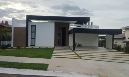 Linda Casa Térrea  em Condomínio Fechado Portal dos Lagos com 560m2  de Área Construída, e Terreno de 1.000m2 em  Boituva - SP.