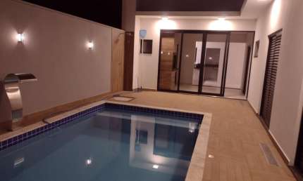 Linda Casa Térrea com 161m2 no Portal Ville Jardins em  Boituva - SP.