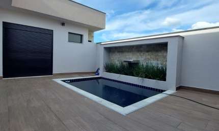 Linda Casa Térrea de 200m² de área construída e Terreno de 300m2, á venda no Condomínio Fechado Piemonte em Indaiatuba- SP.