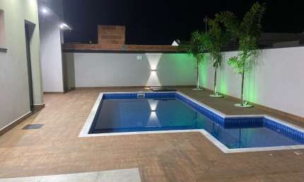 Linda Casa Térrea de 202m2, e Terreno 420m2, em Condomínio Fechado Solares Resort em Boituva- SP.