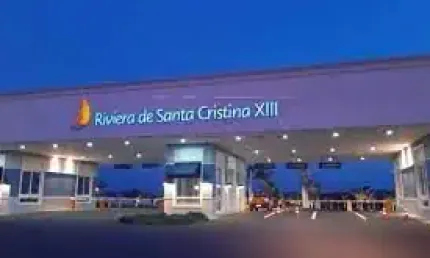Lindo Sobrado de 200m²  de área  Construída à venda no excelente Condomínio Fechado  Riviera  Santa Cristina- Paranapanema - SP.