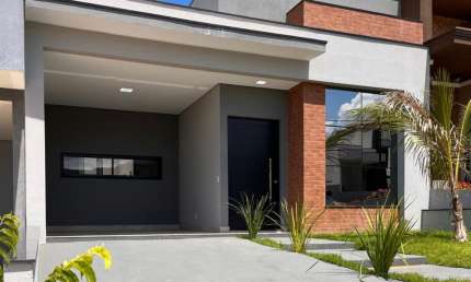 Linda Casa Térrea de 145m² de  área Construída e Terreno 216m2 à venda no excelente Condomínio Fechado  Mantava em Indaiatuba- SP.