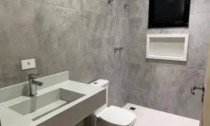 Lindo sobrado com 03 dormitórios  sendo 3 suíte e  05 banheiros à venda, 170 m²  no bairro independência  em são bernardo do campo - sp