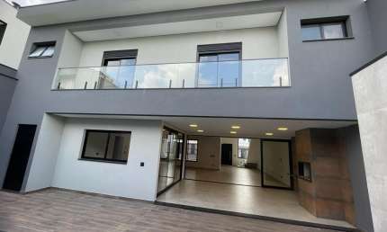 Lindo Sobrado com 04 Dormitórios  Sendo 4Suítes e 05 banheiros à Venda, 310m² de área Construída, com Terreno de 288m2   no Bairro Parque dos Pássaros em São Bernardo do Campo - SP