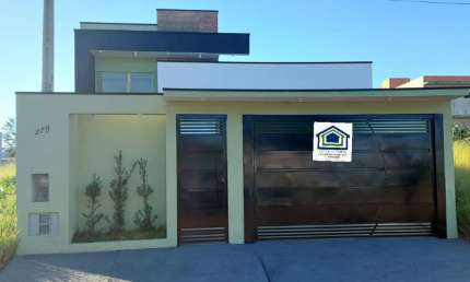 Linda Casa Térrea com 145m2 no Portal Ville Jardins em  Boituva - SP.