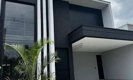 Linda Casa Térrea em Condomínio Fechado, de 200m², de Área Construída, e Terreno de 250m², no Condomínio Le France em Sorocaba - SP.