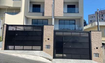 Lindo Sobrado com 03 Dormitórios  Sendo 03 Suítes e  04 banheiros à Venda, 198 m²  no Bairro  Valdibia  em São Bernardo do Campo - SP