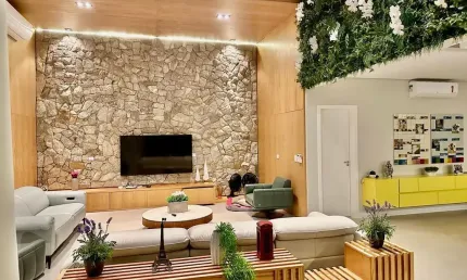 Linda Casa Térrea  Com 400m2 de Área Construída,  em Condomínio Fechado Portal dos Lagos com 1.100m2  de Terreno em  Boituva - SP.