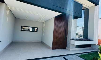 Linda Casa Térrea em Condomínio Fechado, de 138m² de Área Construída, e Terreno de 200m², no Condomínio  em Sorocaba - SP