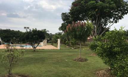 Lindo Terreno de 2.500m2, com 20x125m2  em Condomínio Fechado Vitassay, em Boituva - SP.