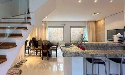 Linda Casa em Condomínio Fechado  Chácara dos Pássaros, com Lazer Completo, Sendo 03 Dormitórios  Sendo 1 Suíte e  03 banheiros à Venda, 105m²  no Bairro Planalto  em São Bernardo do Campo - SP