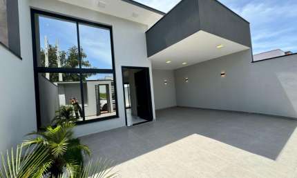 Linda Casa Térrea de 138,m² e Terreno de 200m2, no Bairro  Portal Ville Jardim em Boituva - SP.