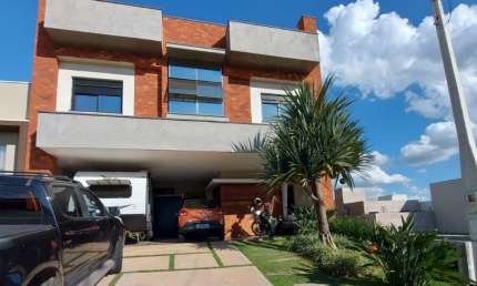 Lindo Sobrado de 250m² com 03 Suítes, à venda no excelente Condomínio Fechado Viena em Indaiatuba- SP.