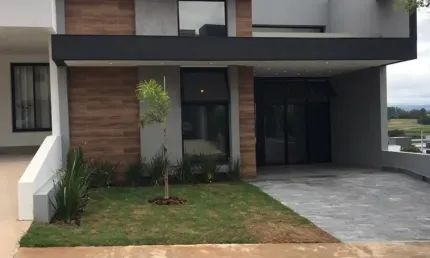Linda Térrea de 121m² de área Construída, e Terreno de 160m², à venda no excelente Condomínio Terras de São Francisco - Sorocaba - SP.