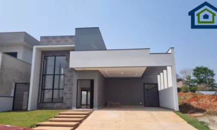 Linda Casa Térrea de 210m², de Área Construída, e Terreno de 420m², com Muito Verde no Condomínio Condomínio Solares  Resort em Boituva - SP.