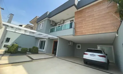 Lindo Sobrado com 04 Suítes, à Venda com 325m² de Área Construída , no Bairro Parque dos Pássaros em São Bernardo do Campo - SP