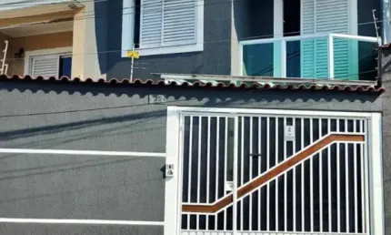 Lindo Sobrado de  86m²  com 02 Dormitórios Sendo 02 Suítes, na Vila  Camilopolis em Santo André - SP