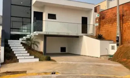 Linda Casa Térrea de 149m² de Área Construída e 205m² de Área Total com 03 Dormitórios, à venda no excelente Condomínio Fechado Horto Florestal em  Sorocaba - SP.