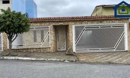 Linda Casa Térrea com 04 Dormitórios Sendo 03 Suítes, à venda com 298m² de Área Construída , no Bairro Parque dos Pássaros em São Bernardo do Campo - SP