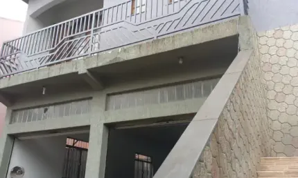 Lindo Sobrado de 326m² com 03 Dormitórios Sendo 01 Suíte,  á venda, no Jardim Utinga em Santo André - SP