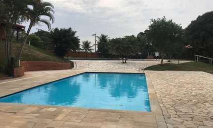 Linda Casa Térrea de 190m2, e Terreno 420m2, em Condomínio Fechado Solares Resort em Boituva- SP.