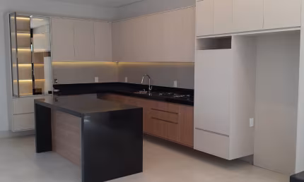 Linda Casa Térrea de 228m²  e Terreno de 300m2, à venda no excelente Condomínio Fechado Gran Reserve em Indaiatuba- SP.
