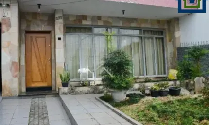 Linda Casa Térrea  de 250m2, de Área Construída, e Terreno de 400m2, com 04 dormitórios,  no  Bairro Santa Maria  - Santo André - SP